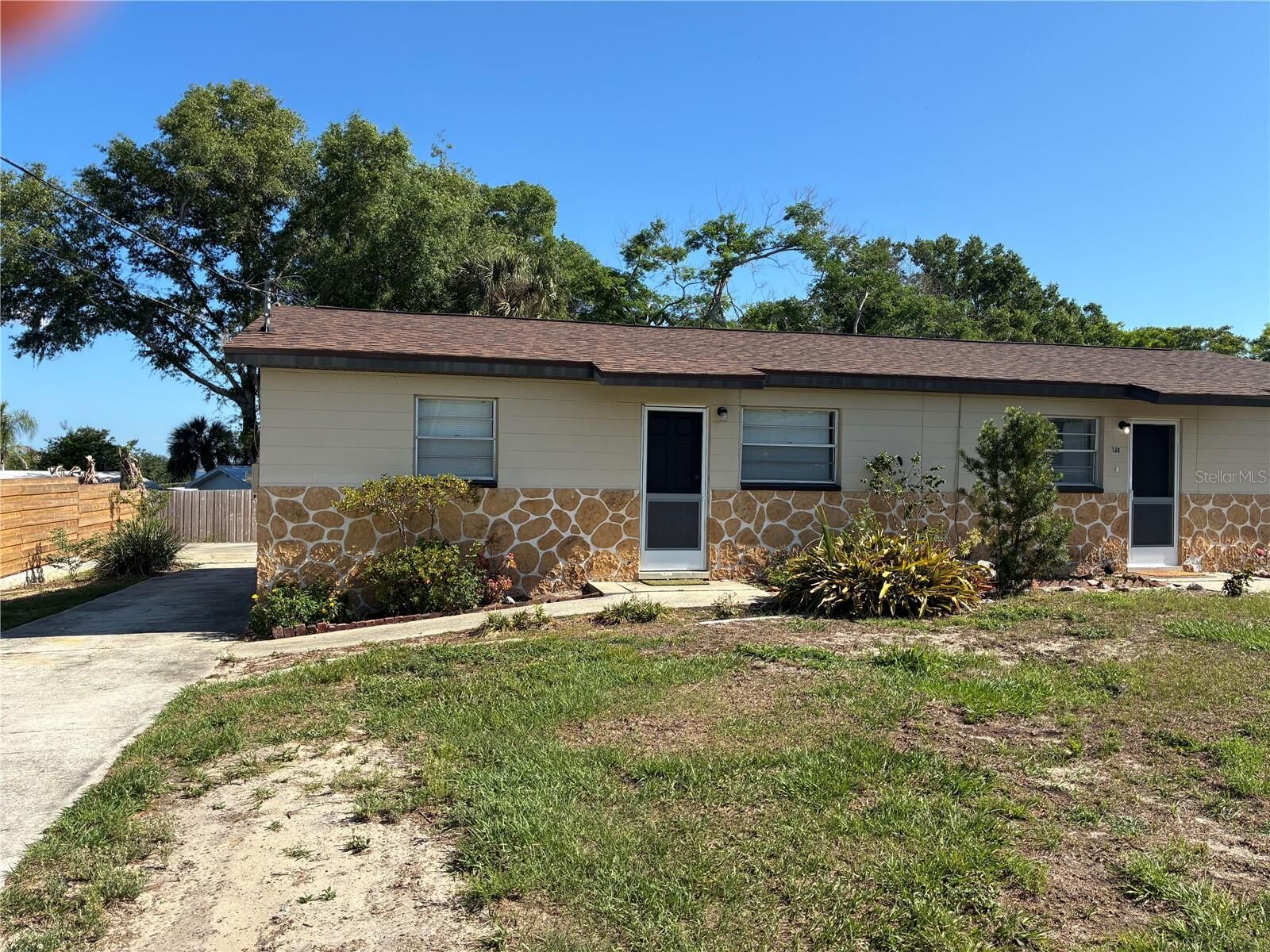 Property Photo:  198 Oak Street  FL 34711 