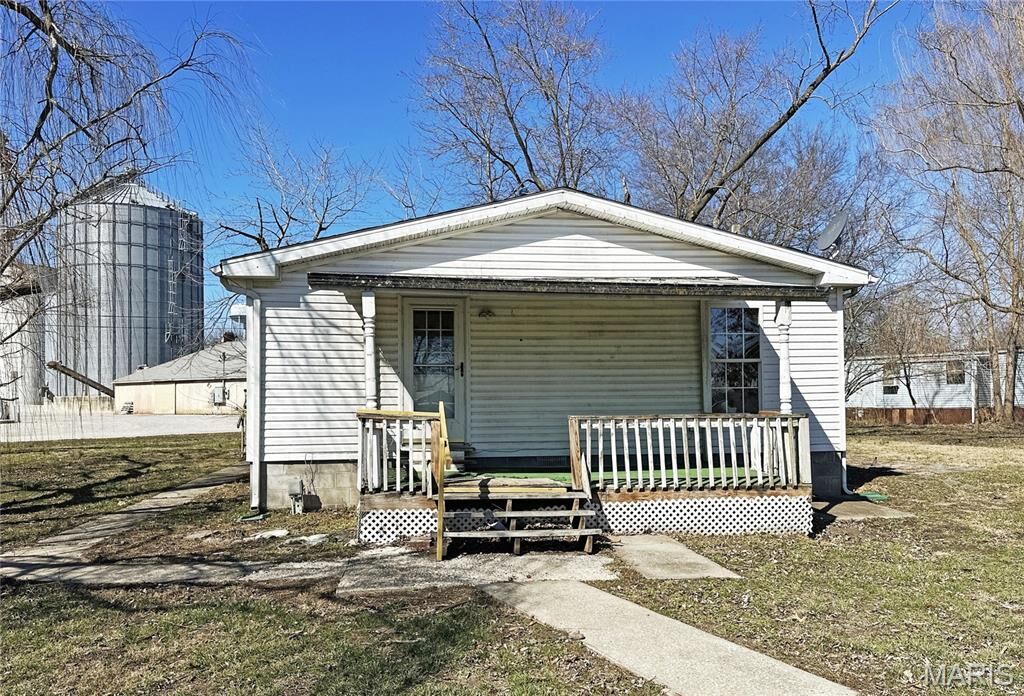 Property Photo: 300 E Ellis Street IL 62289