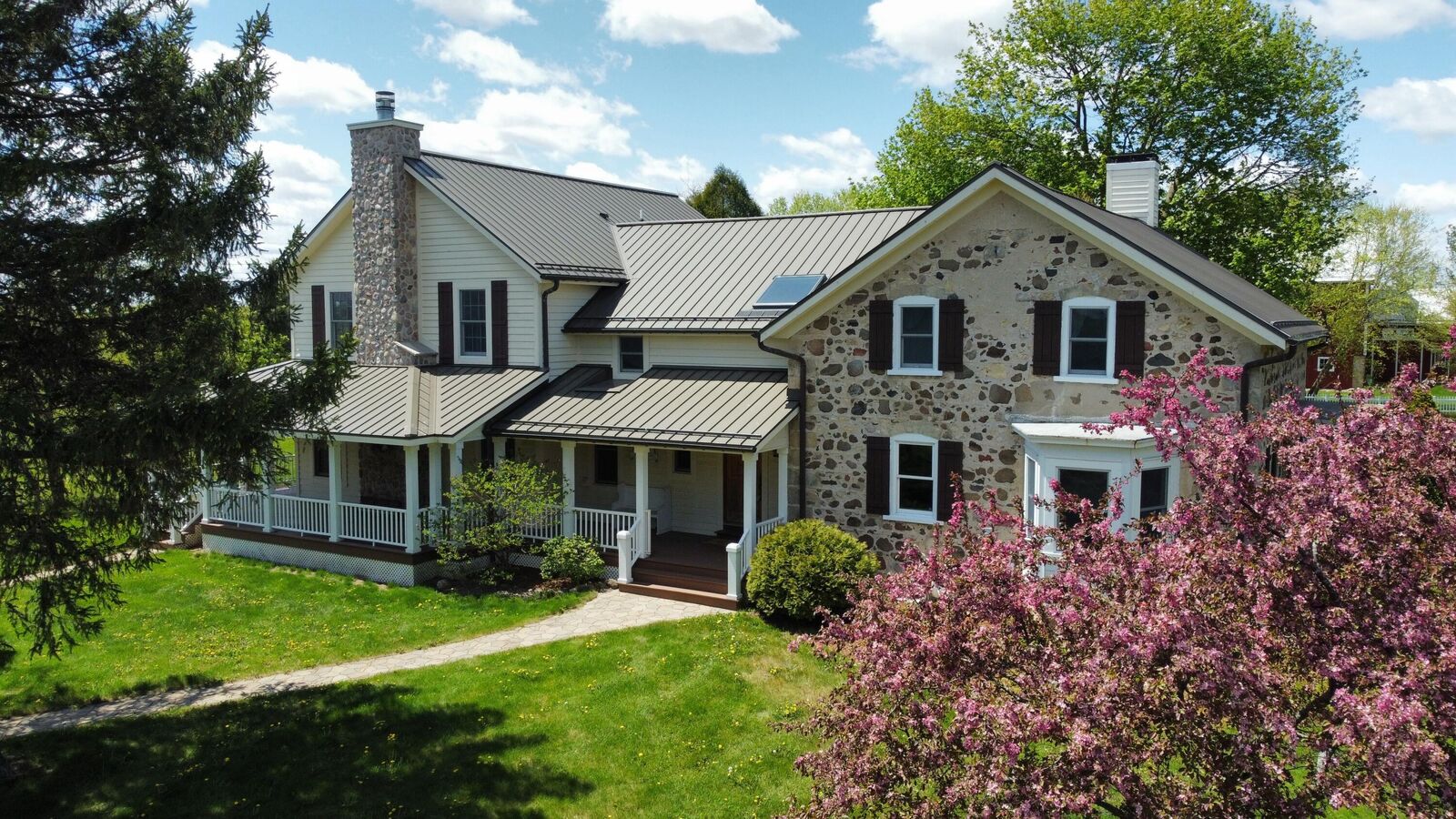 Property Photo:  2237 Washington Ave  WI 53012 