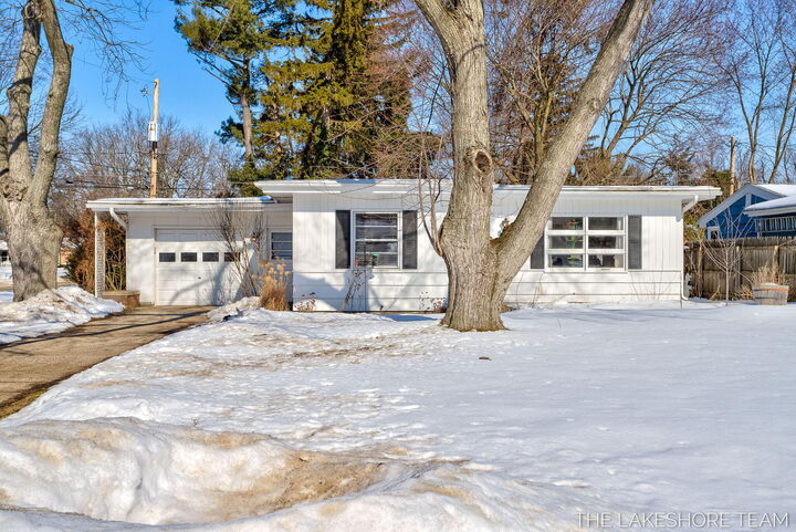 Property Photo:  843 W 25th Street  MI 49423 