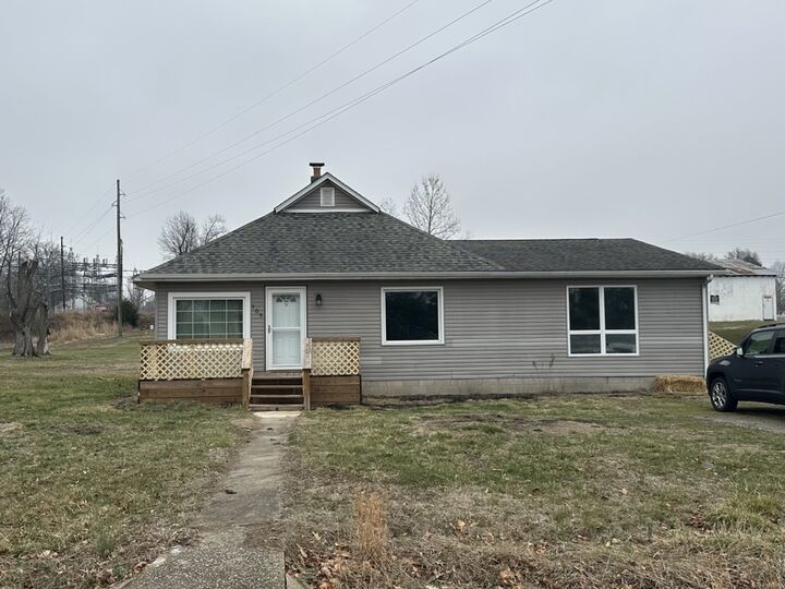 Property Photo: 105 N Epperson Drive IL 62859