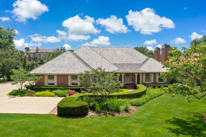 Property Photo:  2016 Midwest Club Parkway  IL 60523 