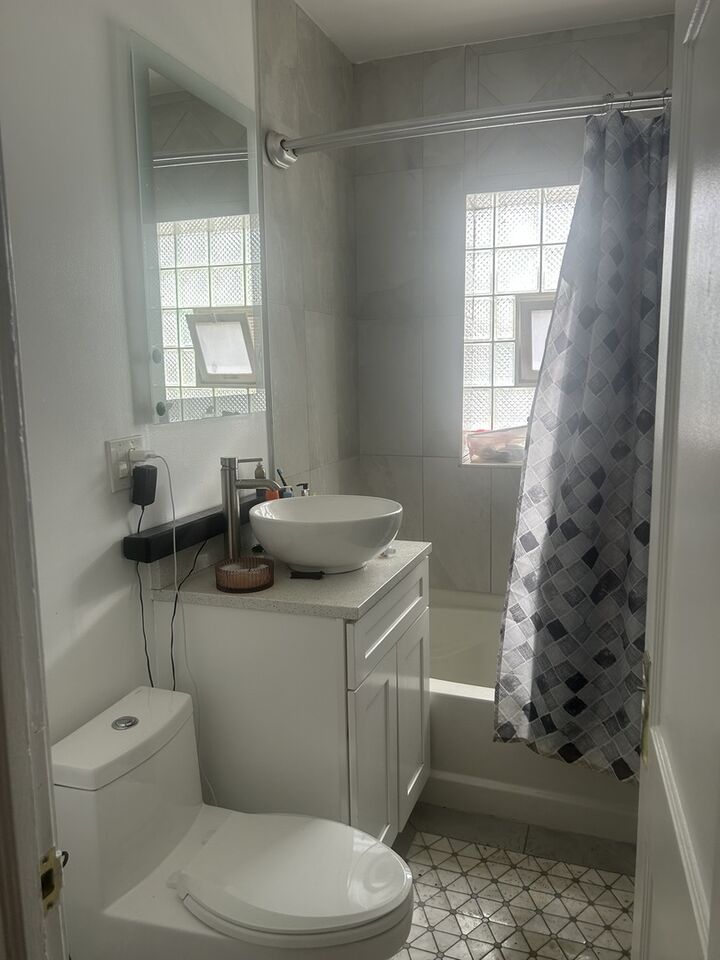 Property Photo:  