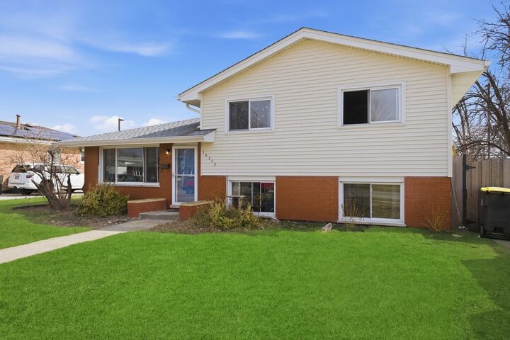 Property Photo:  10345 Barnard Drive  IL 60415 