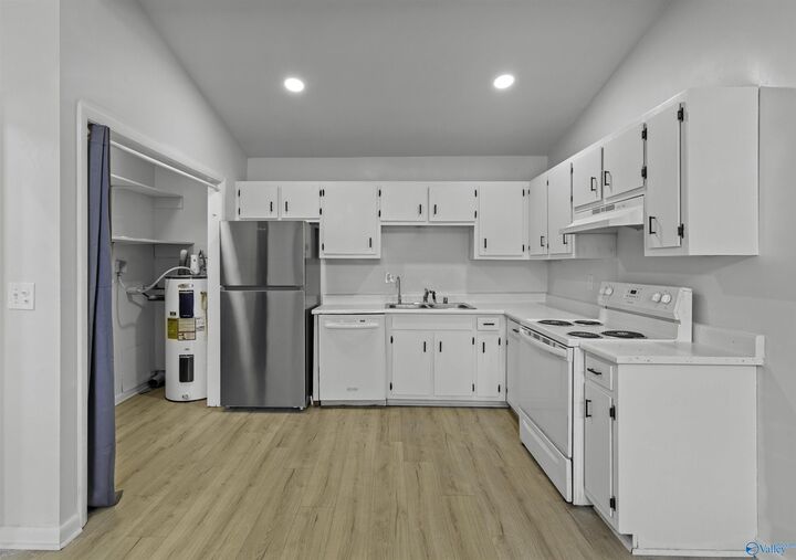 Property Photo:  3704 Squaw Valley  Drive SW  AL 35805 