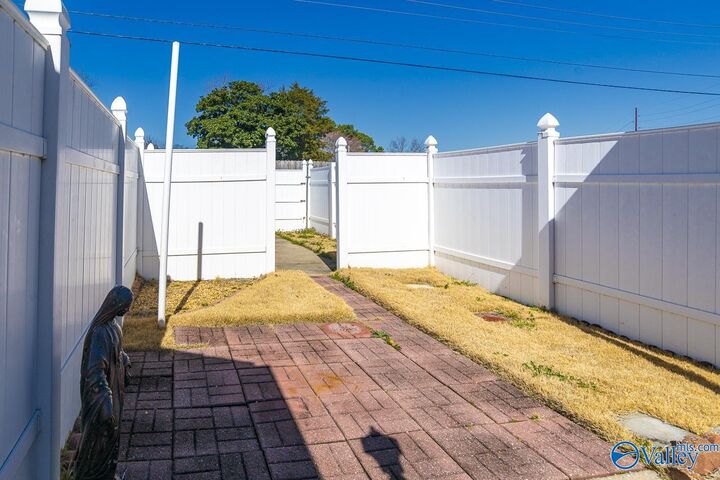 Property Photo:  410 Autumnwood Drive SW  AL 35601 