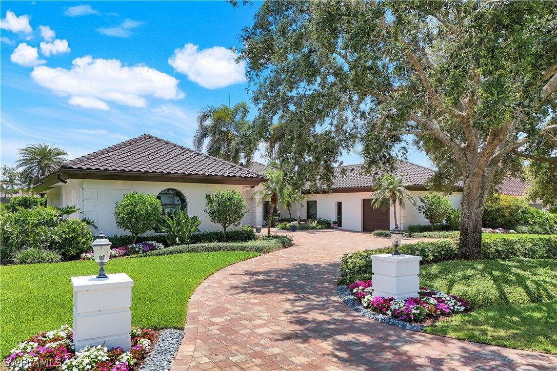 Property Photo: 4701 Oak Leaf Drive FL 34119