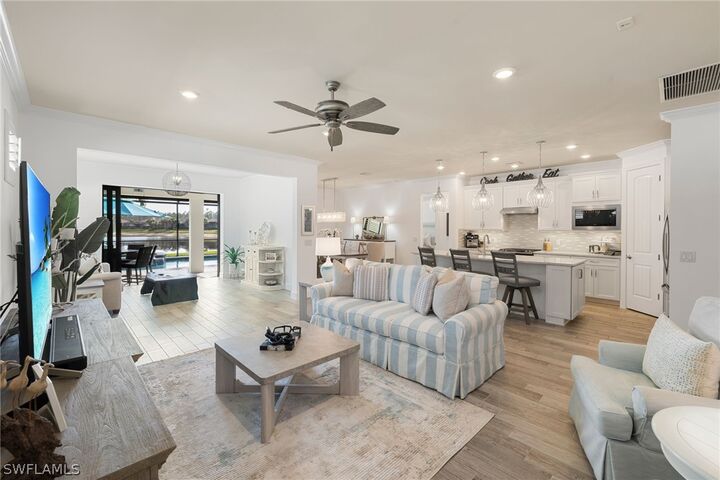 Property Photo: 7545 Geranium Way FL 34114