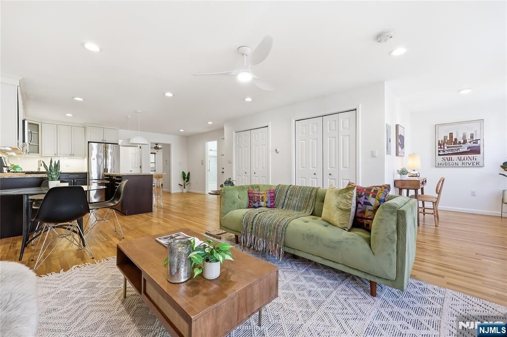 Property Photo:  325 5th Street 2  NJ 07302 