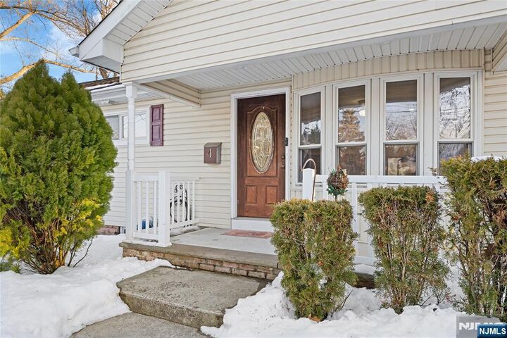 Property Photo:  4 Harlow Crescent  NJ 07410 