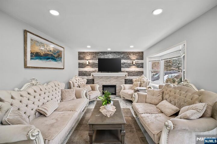 Property Photo:  201 Newark Pompton Turnpike  NJ 07470 