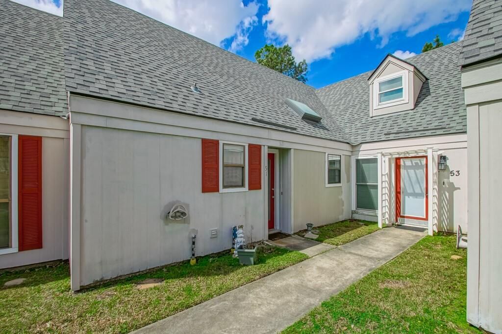 Property Photo:  51 Hollycrest Boulevard 51  LA 70433 