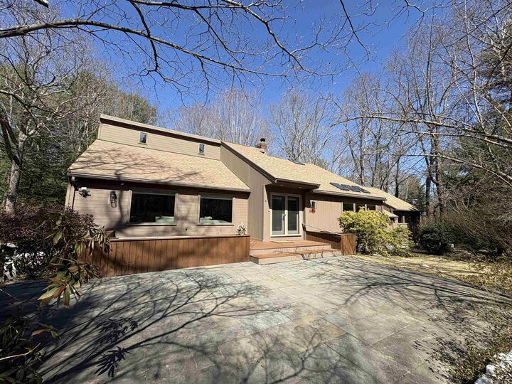 Property Photo:  4 Windsor Boulevard  NH 03053 