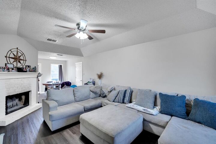 Property Photo: 114 Janis Street TX 76009