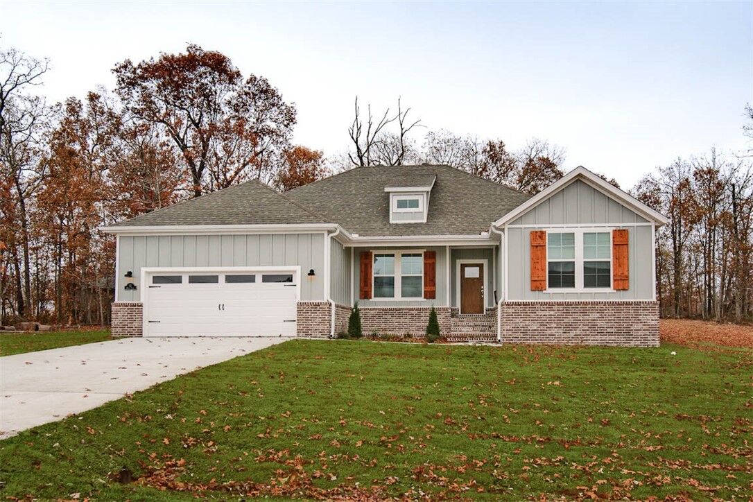 Property Photo:  2 Rothbury Lane  AR 72714 