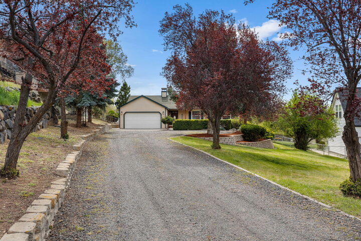 Property Photo: 3249 NE Yellowpine Road OR 97754