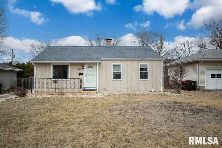 Property Photo: 821 W Ridge Road IL 61614