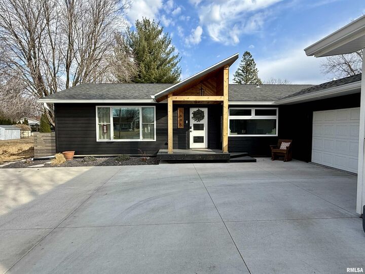 Property Photo:  1695 Jefferson Street  IL 61401 