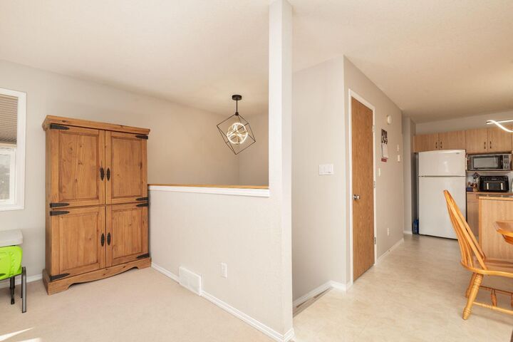 Property Photo:  11 Highlands Place W 3  AB T1J 4X8 