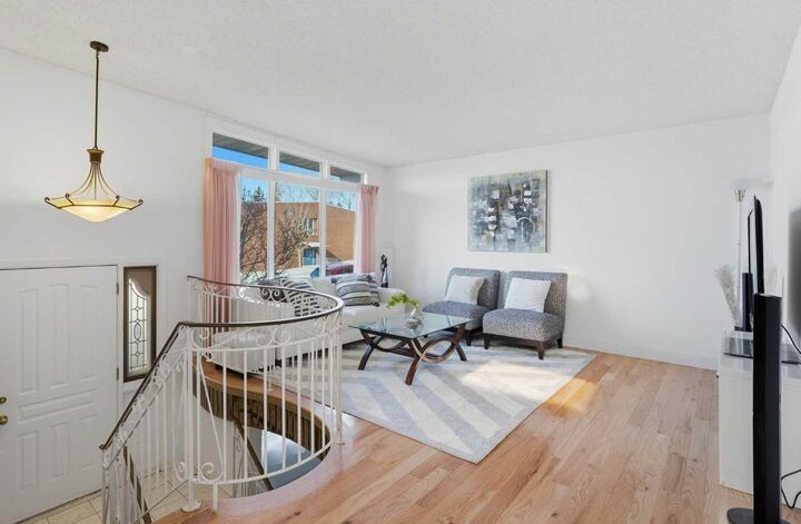 Property Photo:  5212 33 Street NW  AB T2L 1V4 