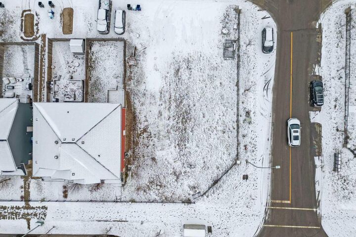 Property Photo:  225 Heritage Drive  AB T9K 0X9 