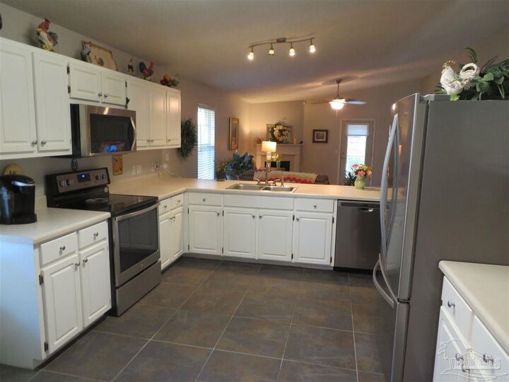 Property Photo: 2509 Eclipse Ln FL 32514