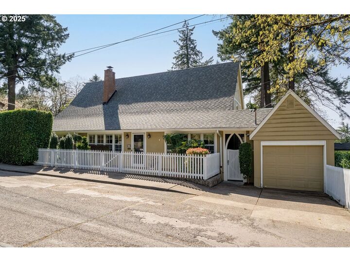 Property Photo: 2695 SW Montgomery Dr OR 97201