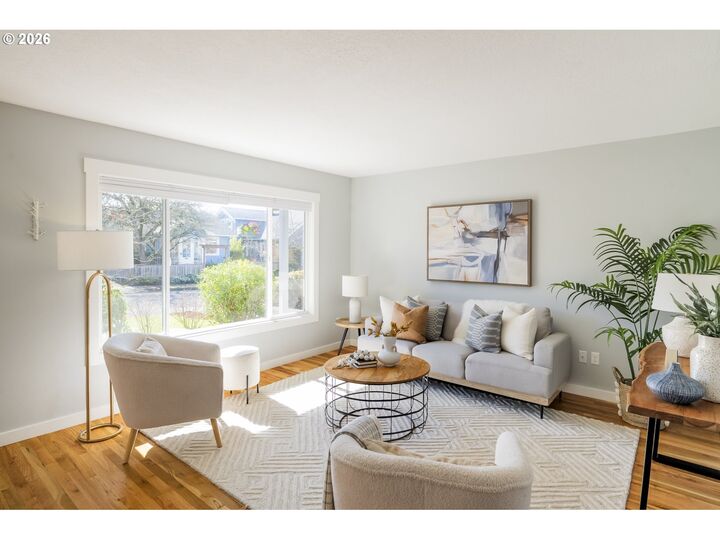 Property Photo:  4617 SE Windsor Ct  OR 97206 