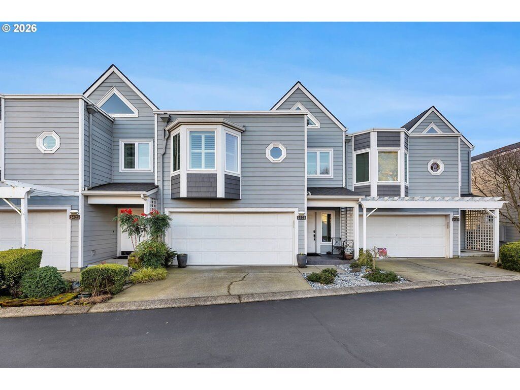 Property Photo:  1421 SE Columbia Way D7  WA 98661 