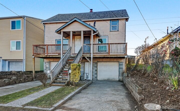 Property Photo: 1328 Chestnut Street WA 98201