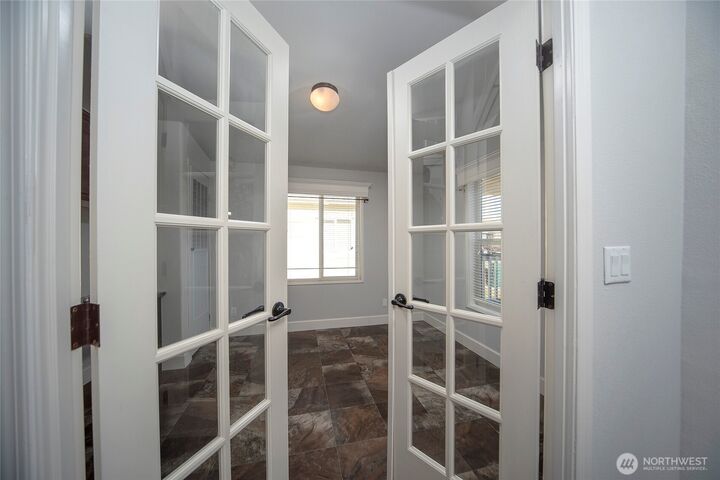 Property Photo:  1101 E Umptanum Road 910  WA 98926 