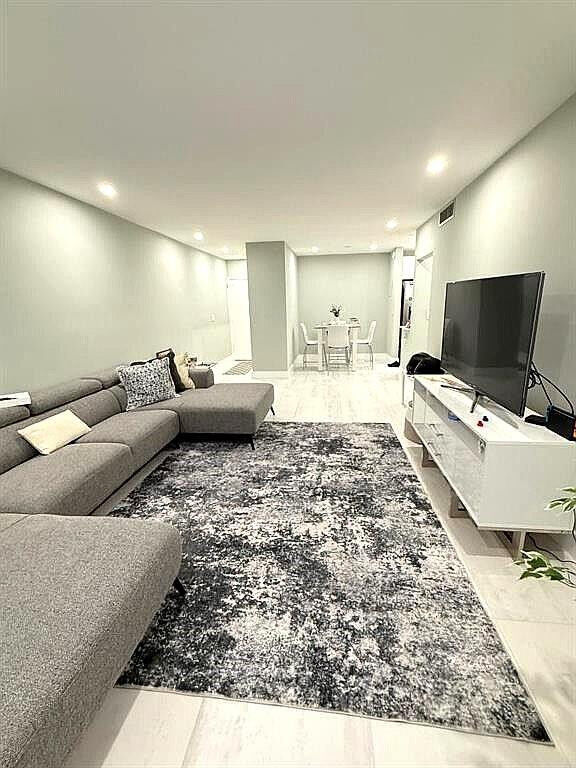 Property Photo:  2191 NE 68th Street 403  FL 33308 