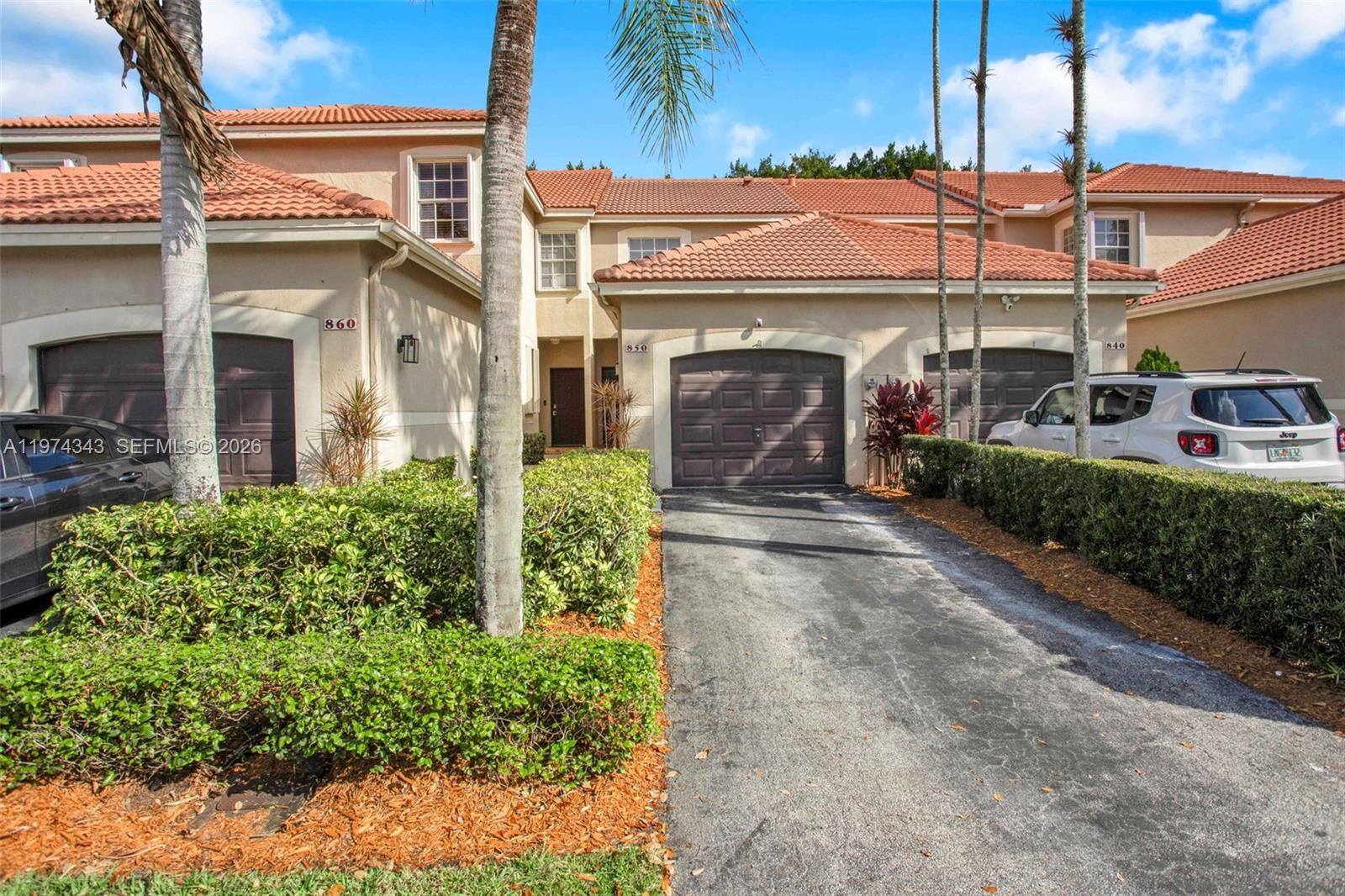 Property Photo:  850 Sorrento Dr 1  FL 33326 