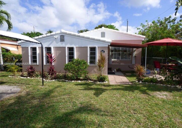 Property Photo: 1487 NE 179th St FL 33162