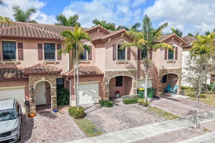 Property Photo: 178 SE 33rd Ter FL 33033