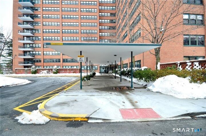 Property Photo:  31 Woodland Street 4G  CT 06111 