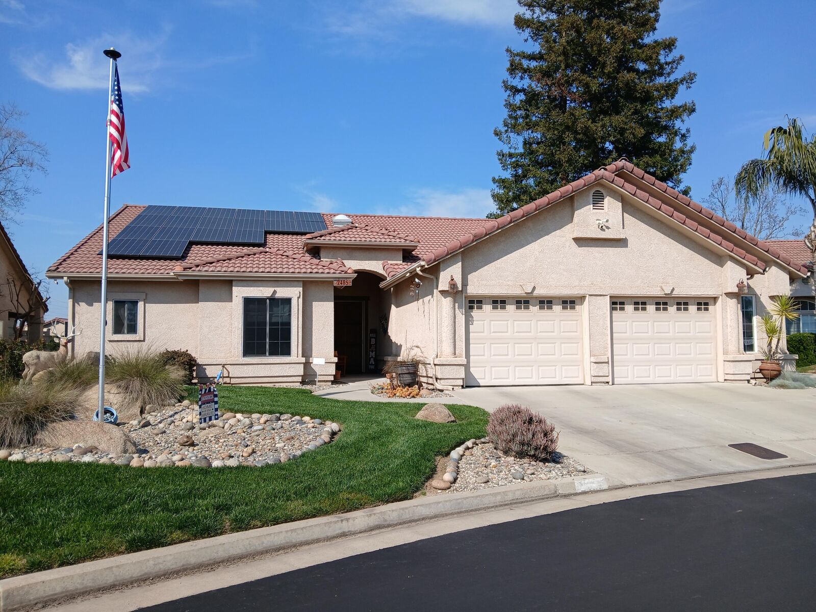 Property Photo:  2485 Presidential Drive  CA 93274 