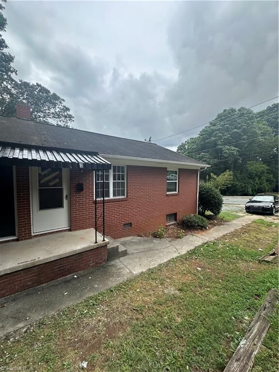 Property Photo: 1114 W Academy Street NC 27101