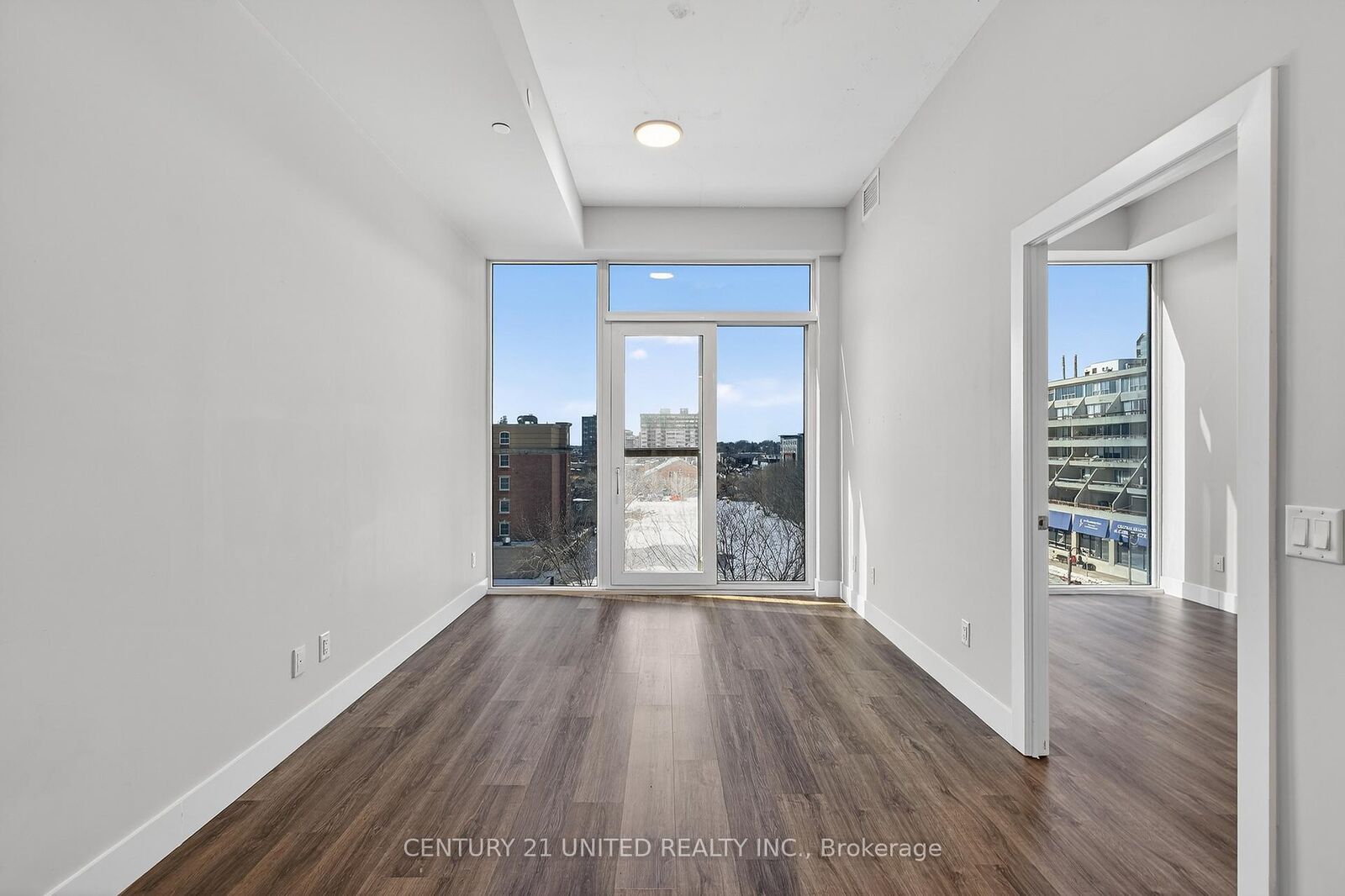 Property Photo: 80 Bond Street E 415 ON L1G 0E6