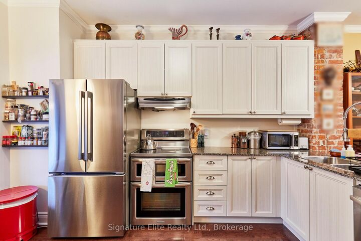 Property Photo:  340 Pacific Avenue  ON M6P 2R1 
