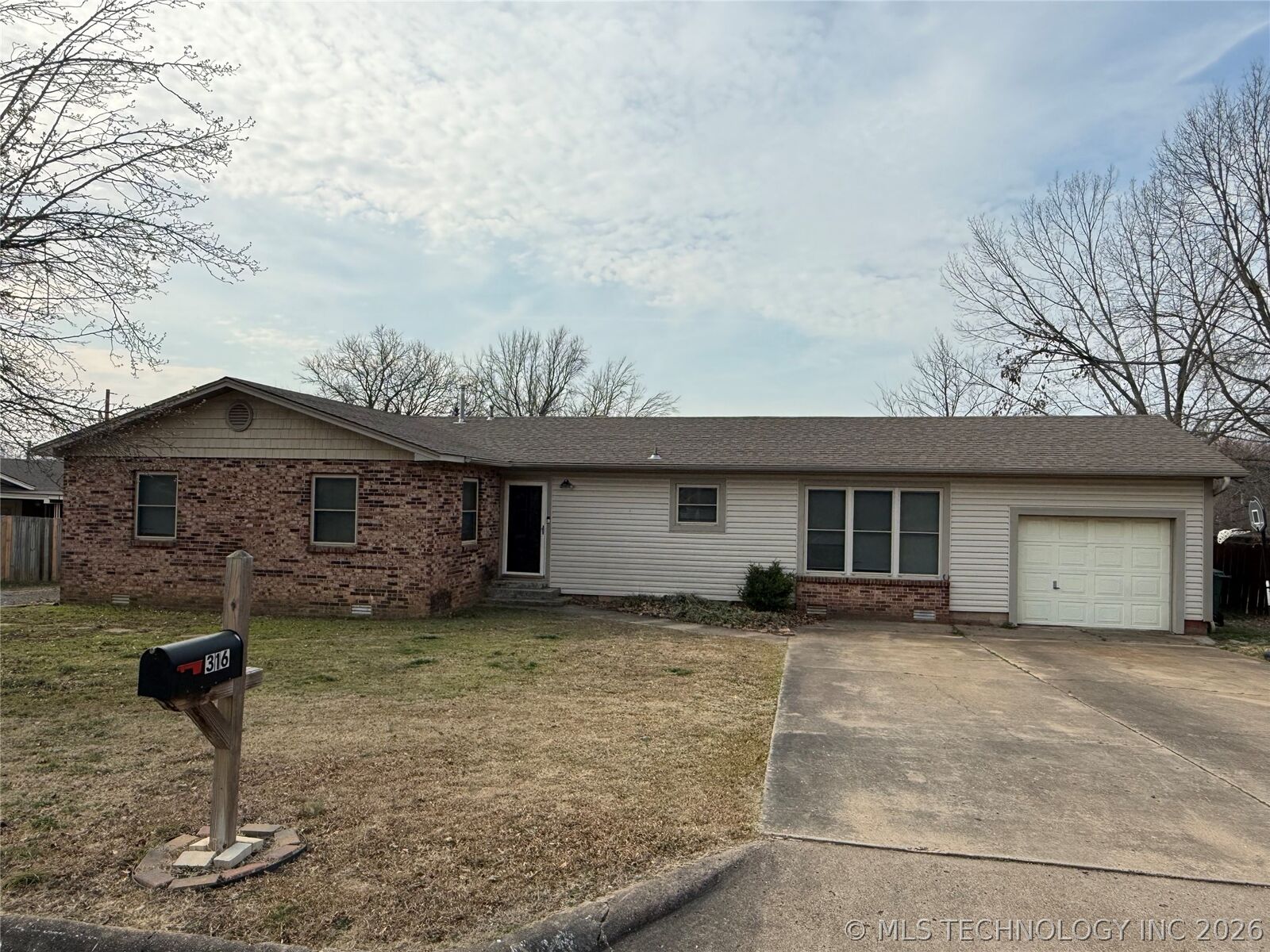 Property Photo:  316 Mockingbird Lane  OK 74955 
