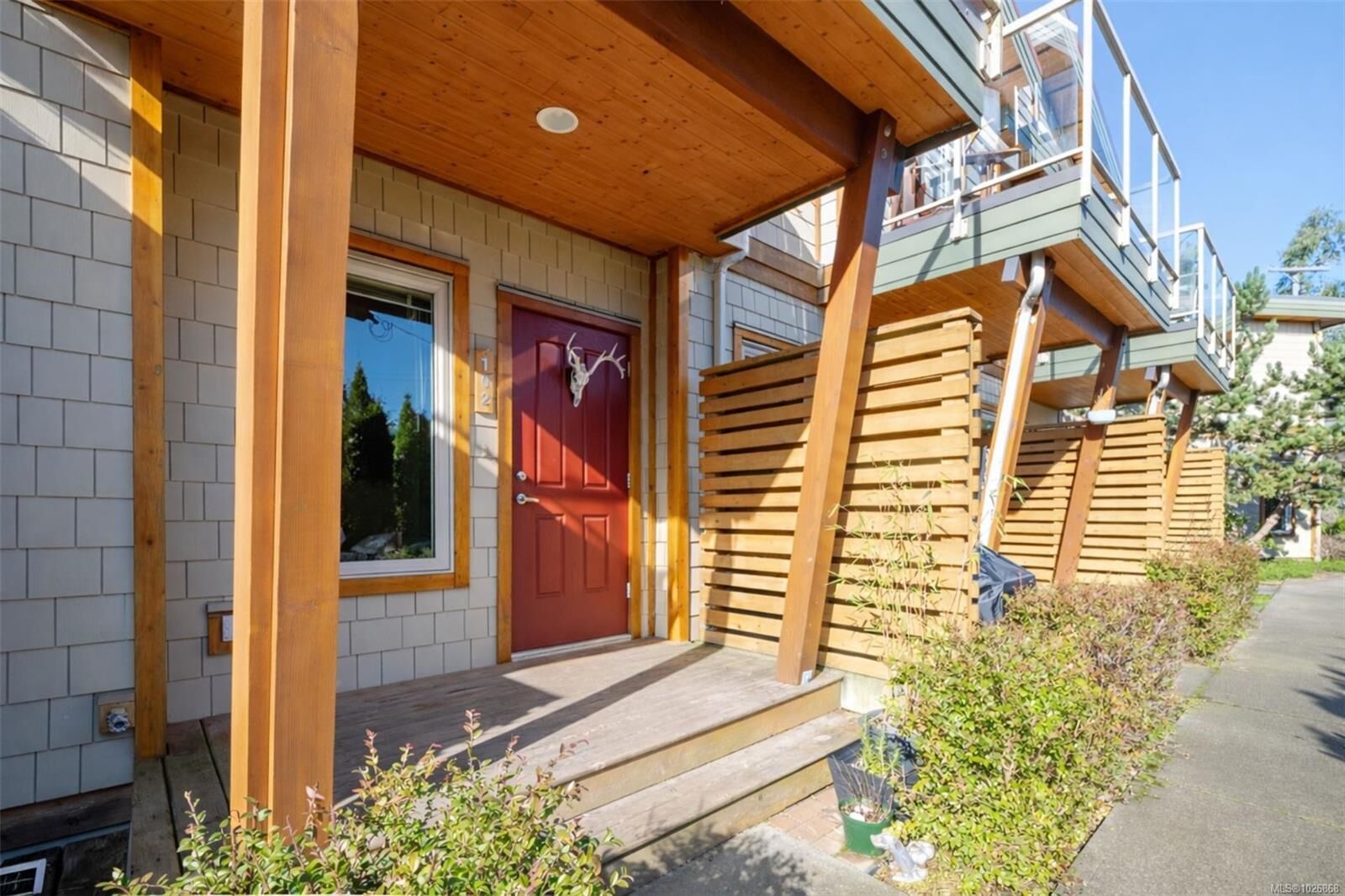 Property Photo: 605 Gibson St 102 BC V0R 2Z0