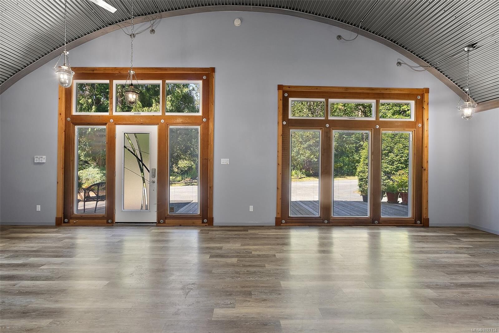 Photo de la propriété:  5523 Croydon Pl  BC V9Z 0C7 