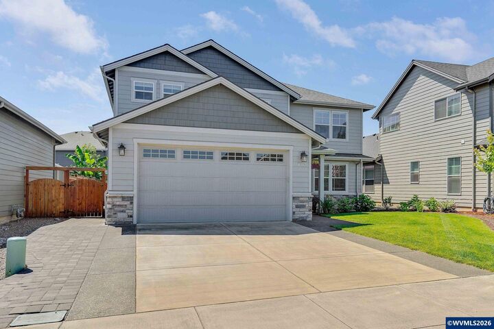 Property Photo:  1751 SE Academy St  OR 97738 