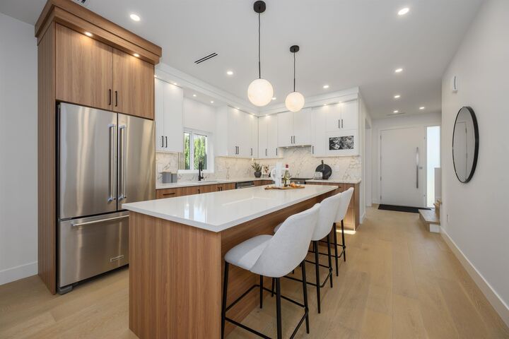 Property Photo: 6176 Elgin Avenue 2 BC V5H 3S4