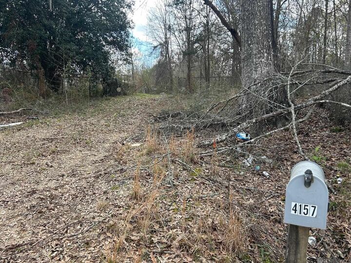 Property Photo:  4157 Kleinpeter Ln  LA 70730 