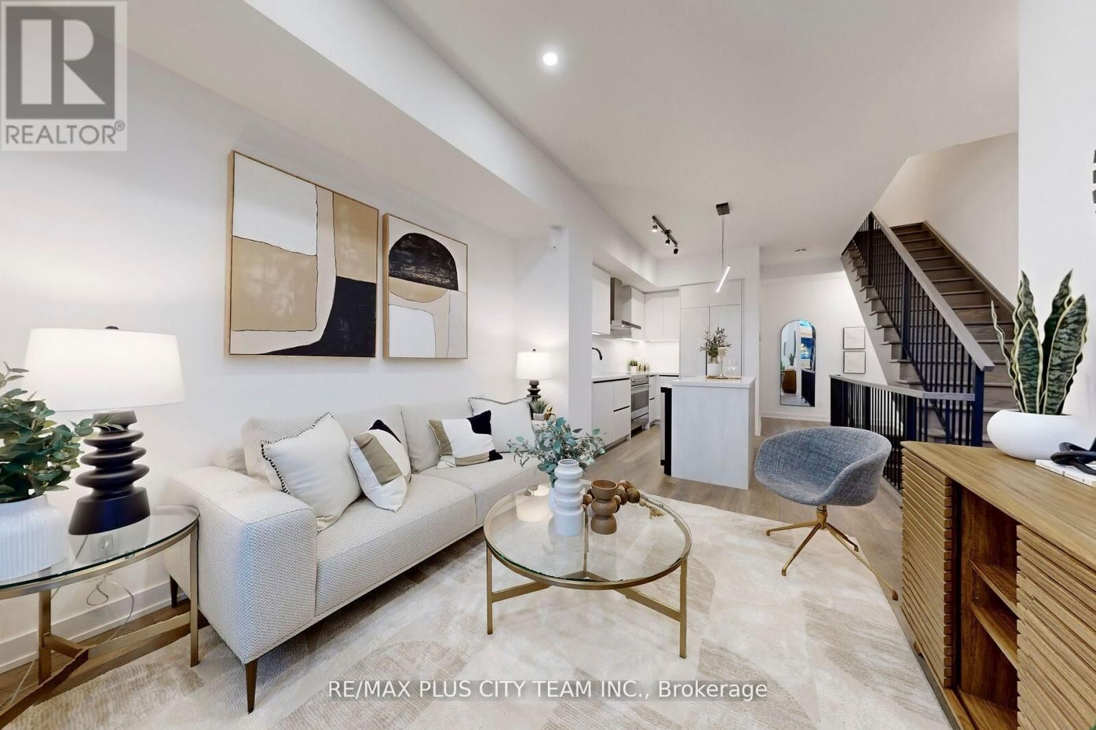 Property Photo:  118 Peter Street  ON M5V 2G7 