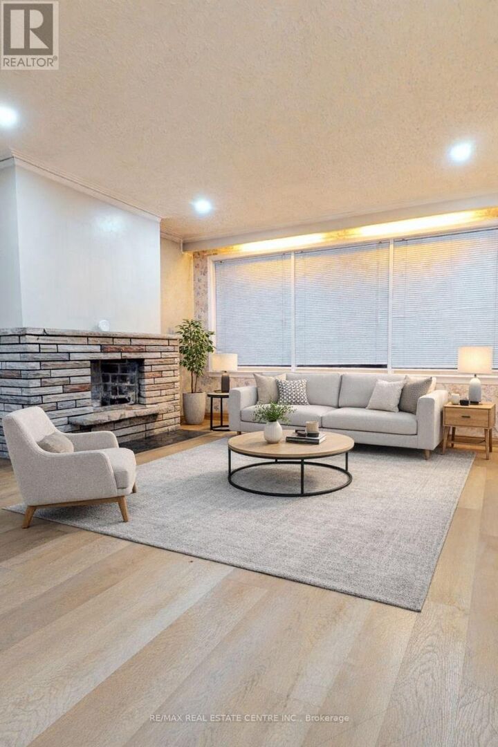 Property Photo:  593 Indian Road  ON L5H 1R1 