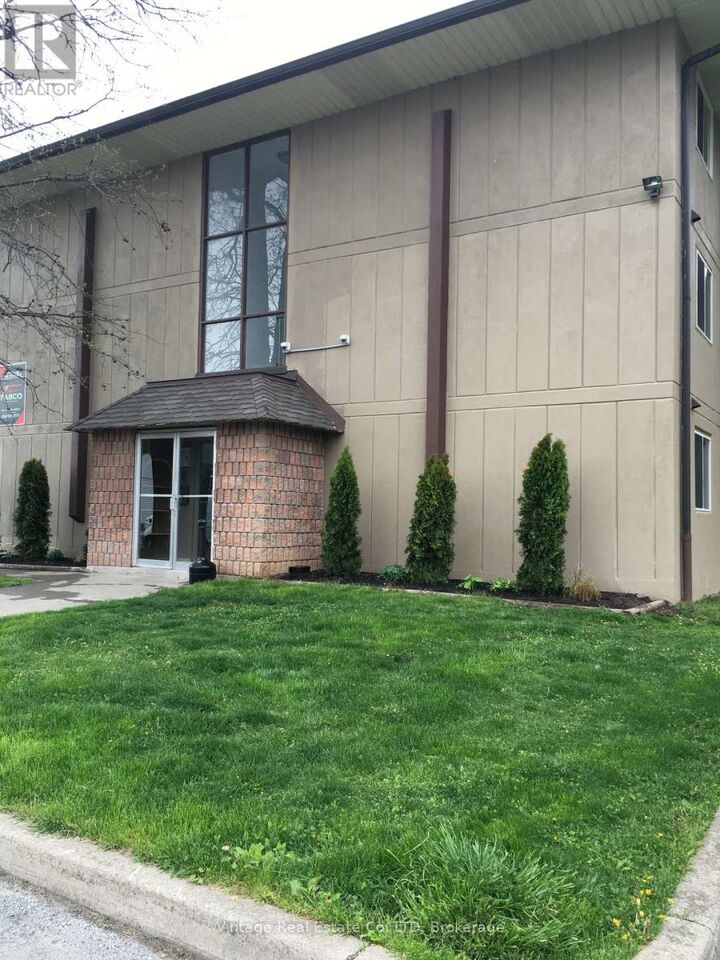 Property Photo: 5821 Hennepin Crescent 205 ON L2G 2Z8