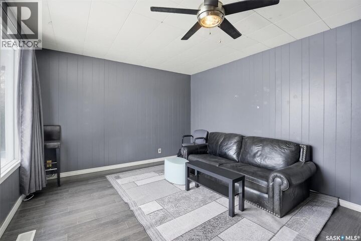 Property Photo: 337 Y Avenue S SK S7M 3J6